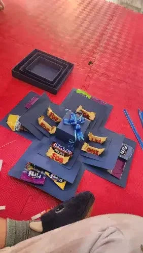 Boîte Cadeau Explosive à Souvenirs — photo d'un client 1